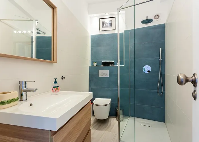 Dreamers Duplex With Seaview *