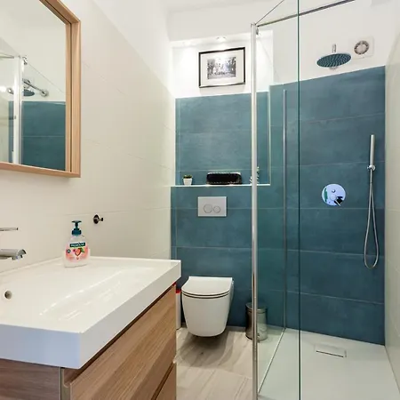 Dreamers Duplex With Seaview *