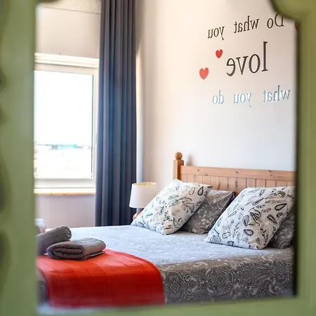 Dreamers Duplex With Seaview Apartment