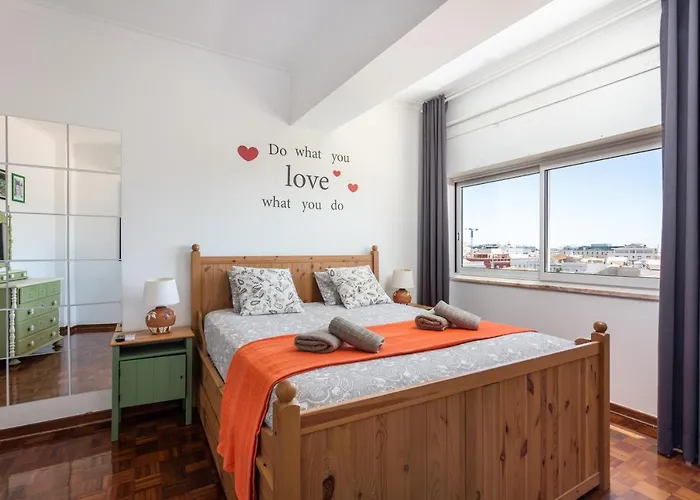 Dreamers Duplex With Seaview *